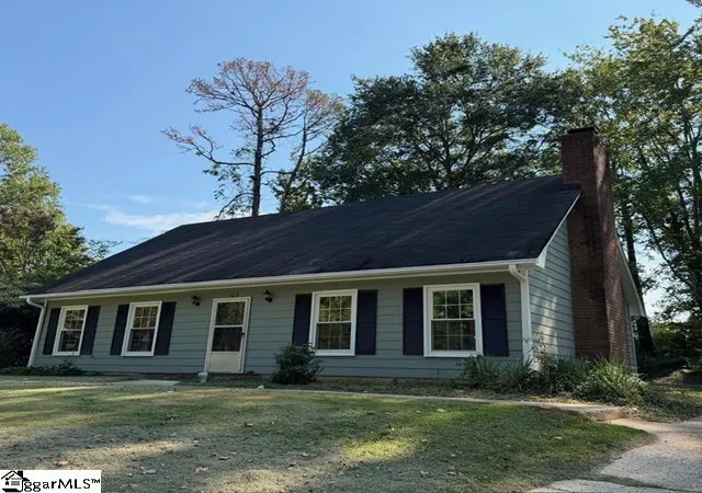 Single family home for sale at 107 Ikes Ct, Taylors, SC 29687 | MLS# 1604480
