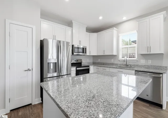 Photo 2 of Townhouse for sale at 510 Huntingdale Pl, Simpsonville, SC 29681 | MLS# 1597319 | Listing updated on 2026-09-21