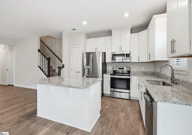 Photo 4 of Townhouse for sale at 510 Huntingdale Pl, Simpsonville, SC 29681 | MLS# 1597319 | Listing updated on 2026-09-21