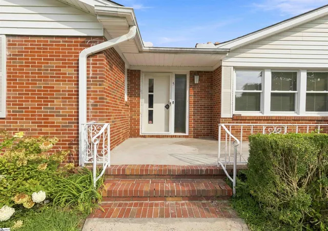 Photo 2 of Single family home for sale at 5 Lisa Dr, Greenville, SC 29615 | MLS# 1604227 | Listing updated on 2026-09-18
