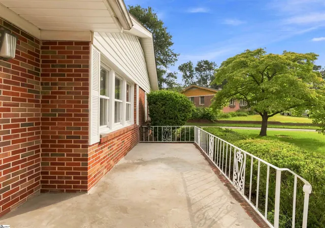 Photo 3 of Single family home for sale at 5 Lisa Dr, Greenville, SC 29615 | MLS# 1604227 | Listing updated on 2026-09-18