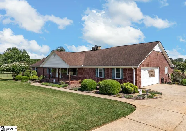 Photo 3 of Sale Pending at 632 Circle Dr, Woodruff, SC 29388 | MLS# 1603027 | Listing updated on 2026-10-19