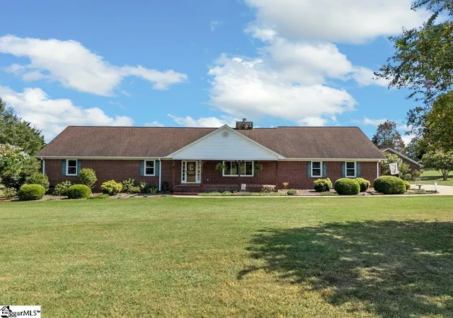Photo 4 of Sale Pending at 632 Circle Dr, Woodruff, SC 29388 | MLS# 1603027 | Listing updated on 2026-10-19