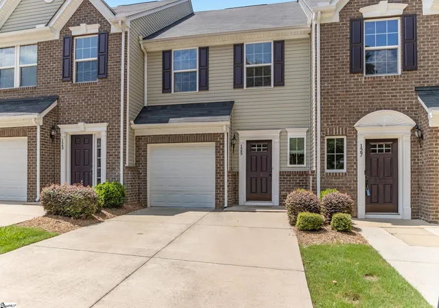 Photo 2 of Single family home for sale at 125 Emerywood Ln, Greenville, SC 29607 | MLS# 1602610 | Listing updated on 2026-09-01
