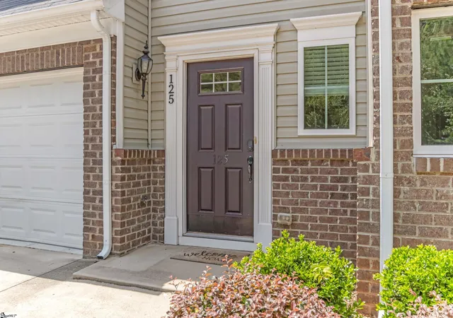 Photo 3 of Single family home for sale at 125 Emerywood Ln, Greenville, SC 29607 | MLS# 1602610 | Listing updated on 2026-09-01