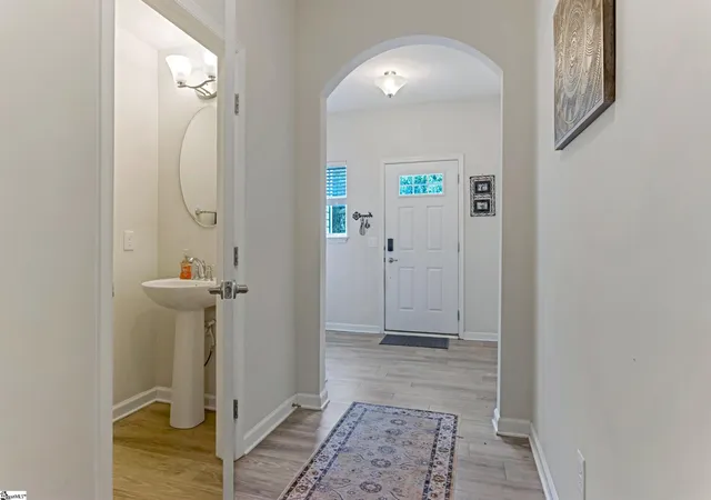 Photo 4 of Single family home for sale at 125 Emerywood Ln, Greenville, SC 29607 | MLS# 1602610 | Listing updated on 2026-09-01
