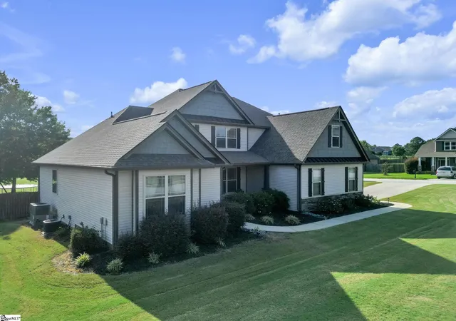 Photo 2 of Single family home for sale at 2 Meadowgold Ln, Greer, SC 29651 | MLS# 1603943 | Listing updated on 2026-09-30