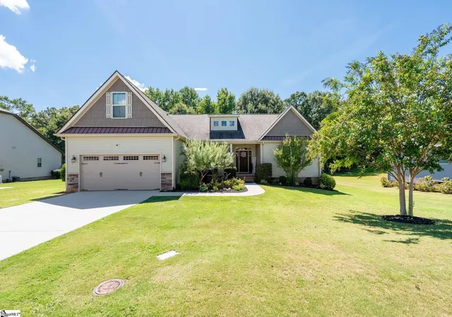 Single family home for sale at 9 Kinsgfield Pl, Piedmont, SC 29673 | MLS# 1603547