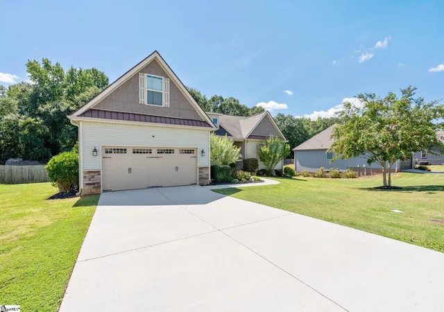 Photo 3 of Single family home for sale at 9 Kinsgfield Pl, Piedmont, SC 29673 | MLS# 1603547 | Listing updated on 2026-09-11