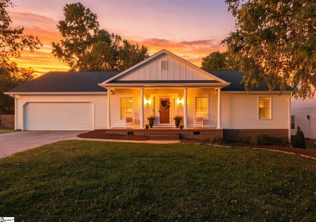 Photo 1 of Single family home for sale at 107 E Tugaloo Ct, Greenville, SC 29609 | MLS# 1606034 | Listing updated on 2026-10-22