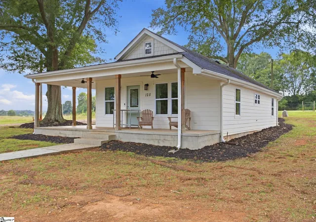 Photo 2 of Single family home for sale at 125 Parker Slatton Rd, Simpsonville, SC 29681 | MLS# 1604091 | Listing updated on 2026-10-08