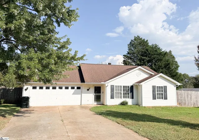 Photo 1 of Single family home for sale at 8 Bass Way, Taylors, SC 29687 | MLS# 1602932 | Listing updated on 2026-09-09