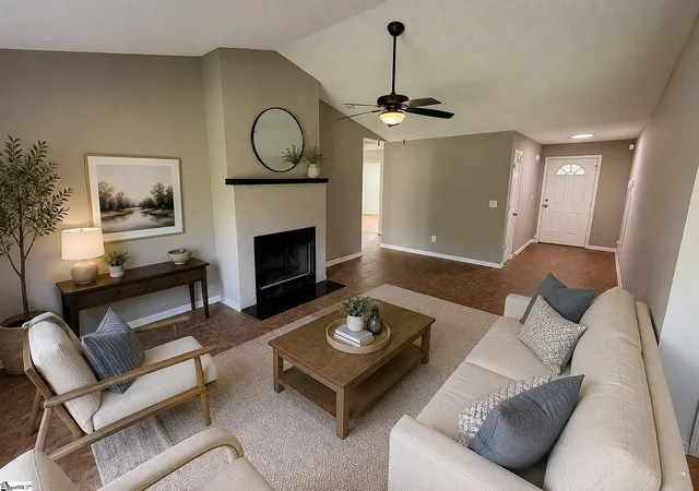 Photo 2 of Single family home for sale at 8 Bass Way, Taylors, SC 29687 | MLS# 1602932 | Listing updated on 2026-09-09