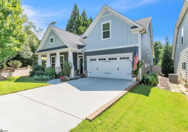 Photo 2 of Single family home for sale at 1 Kittery Dr, Greenville, SC 29615 | MLS# 1604107 | Listing updated on 2026-09-30