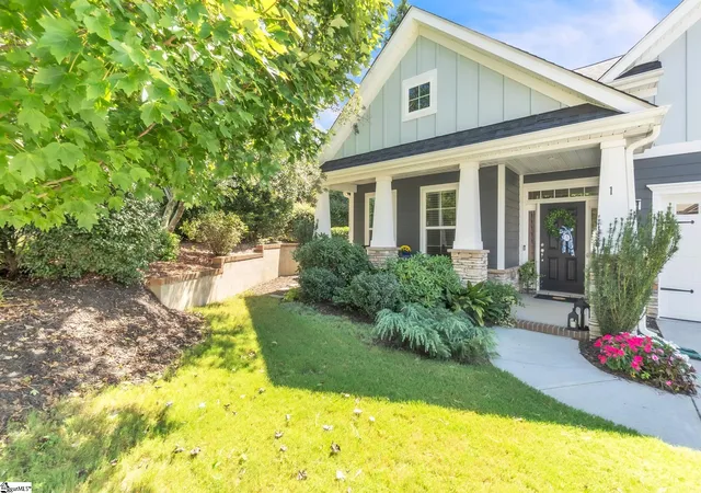 Photo 3 of Single family home for sale at 1 Kittery Dr, Greenville, SC 29615 | MLS# 1604107 | Listing updated on 2026-09-30