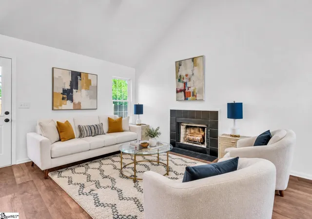 Photo 2 of Single family home for sale at 15 Haley Ct, Greenville, SC 29607 | MLS# 1599838 | Listing updated on 2026-09-29