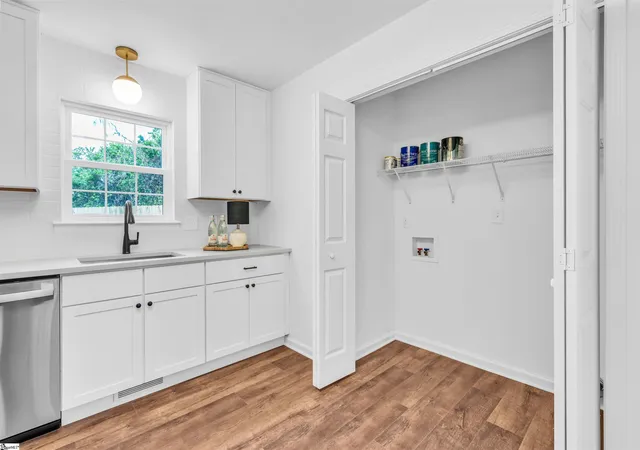 Photo 4 of Single family home for sale at 15 Haley Ct, Greenville, SC 29607 | MLS# 1599838 | Listing updated on 2026-09-29