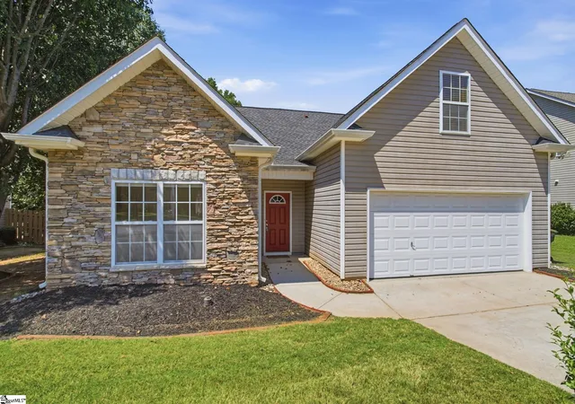 Photo 1 of Single family home for sale at 12 Brittle Crk Ln, Simpsonville, SC 29680 | MLS# 1602814 | Listing updated on 2026-09-18