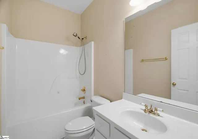 Photo 4 of Single family home for sale at 12 Brittle Crk Ln, Simpsonville, SC 29680 | MLS# 1602814 | Listing updated on 2026-09-18