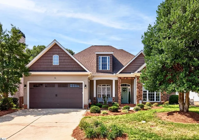 Photo 1 of Single family home for sale at 8 Garden Corners Ct, Simpsonville, SC 29681 | MLS# 1604291 | Listing updated on 2026-09-20
