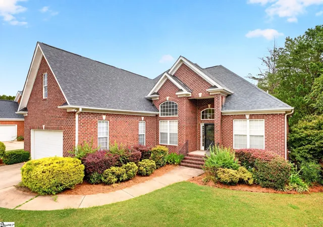 Photo 2 of Single family home for sale at 2 Windmill Wy, Greenville, SC 29615 | MLS# 1602285 | Listing updated on 2026-09-23