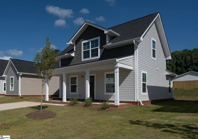 Photo 2 of Single family home for sale at 8 Thorndike Way, Greenville, SC 29617 | MLS# 1604957 | Listing updated on 2026-09-25