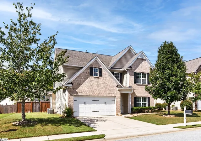 Photo 1 of Single family home for sale at 104 Valley Blf Ln, Simpsonville, SC 29680 | MLS# 1605595 | Listing updated on 2026-10-02