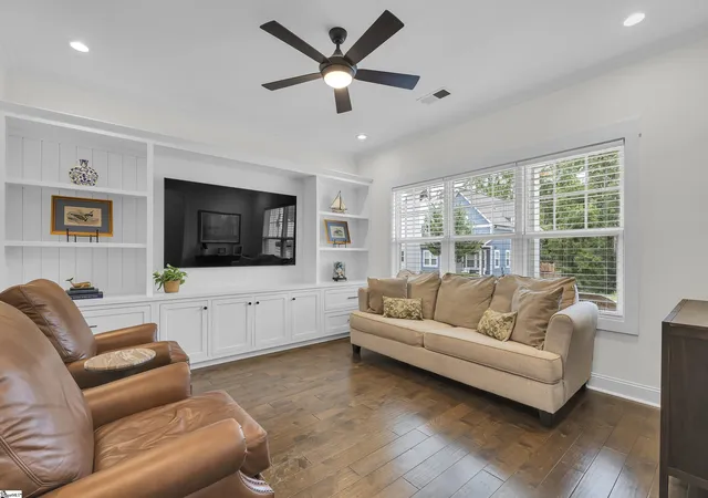 Photo 3 of Single family home for sale at 108 Greenridge Dr, Greenville, SC 29607 | MLS# 1604801 | Listing updated on 2026-10-05