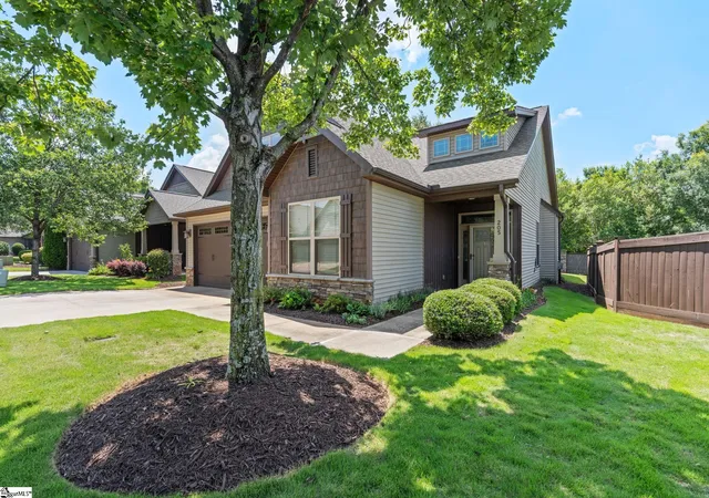 Photo 2 of Single family home for sale at 205 Ashler Dr, Greer, SC 29650 | MLS# 1594799 | Listing updated on 2026-09-01