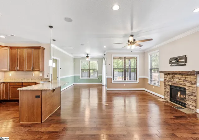 Photo 4 of Single family home for sale at 205 Ashler Dr, Greer, SC 29650 | MLS# 1594799 | Listing updated on 2026-09-01