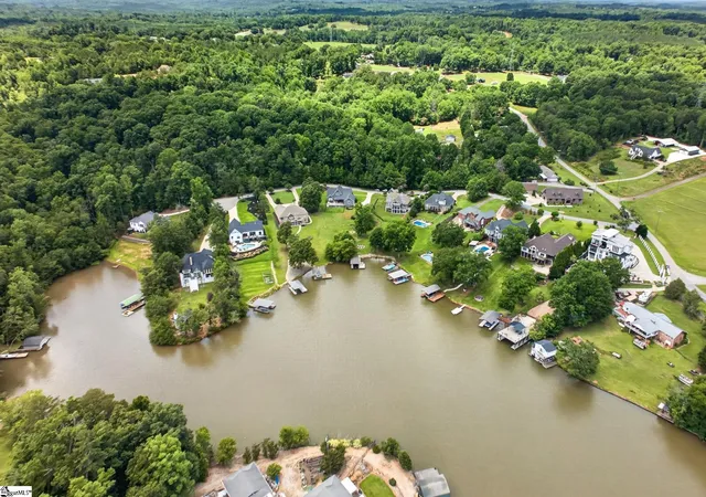 Photo 4 of Single family home for sale at 121 Stanridge Ct, Easley, SC 29640 | MLS# 1595048 | Listing updated on 2026-10-08