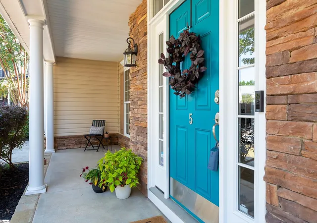 Photo 3 of Single family home for sale at 5 Neland Ct, Simpsonville, SC 29681 | MLS# 1602945 | Listing updated on 2026-09-17