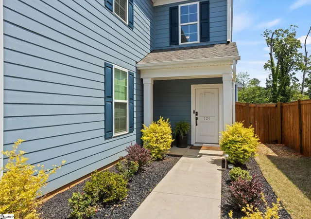 Photo 3 of Single family home for sale at 121 Hyssop Ct, Greenville, SC 29607 | MLS# 1603018 | Listing updated on 2026-09-15