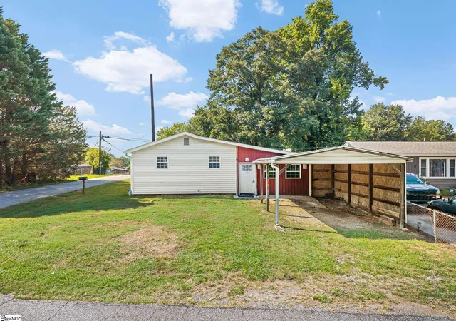 Photo 1 of Single family home for sale at 100 Basin Dr, Boiling Springs, SC 29316 | MLS# 1604427 | Listing updated on 2026-09-22