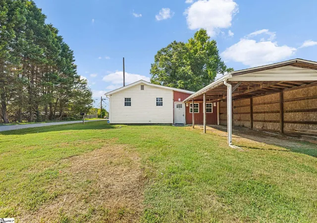 Photo 3 of Single family home for sale at 100 Basin Dr, Boiling Springs, SC 29316 | MLS# 1604427 | Listing updated on 2026-09-22