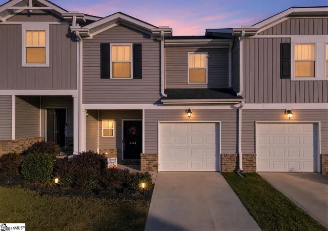 Photo 2 of Townhouse for sale at 434 Ellis Ml St, Simpsonville, SC 29680 | MLS# 1605520 | Listing updated on 2026-10-20