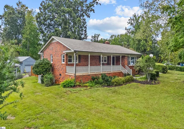Photo 2 of Single family home for sale at 3 Annette Dr, Greenville, SC 29615 | MLS# 1605013 | Listing updated on 2026-10-14