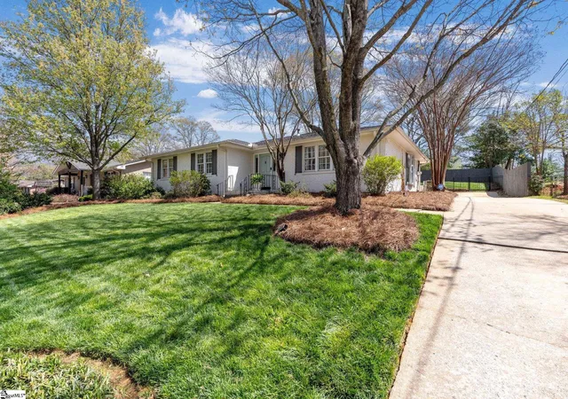 Photo 3 of Single family home for sale at 615 Parkins Ml Rd, Greenville, SC 29607 | MLS# 1606110 | Listing updated on 2026-10-08