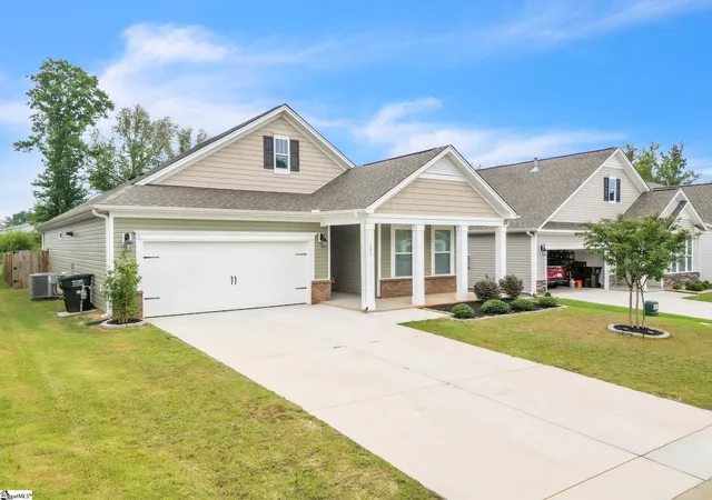 Photo 2 of Single family home for sale at 141 Dodd Trl, Greenville, SC 29605 | MLS# 1604181 | Listing updated on 2026-09-18