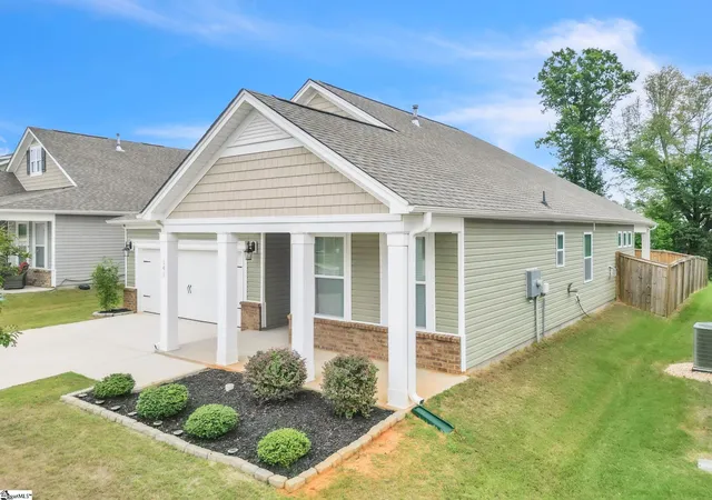 Photo 3 of Single family home for sale at 141 Dodd Trl, Greenville, SC 29605 | MLS# 1604181 | Listing updated on 2026-09-18