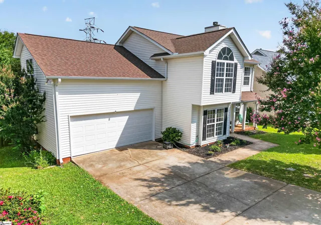 Photo 3 of Single family home for sale at 5 Valley Glenn Ct, Greer, SC 29650 | MLS# 1602648 | Listing updated on 2026-09-02