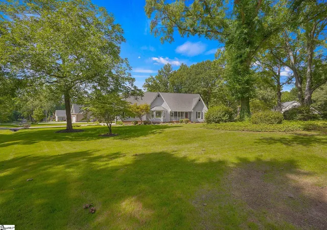 Photo 2 of Single family home for sale at 200 Wren Way, Simpsonville, SC 29681 | MLS# 1603541 | Listing updated on 2026-09-12