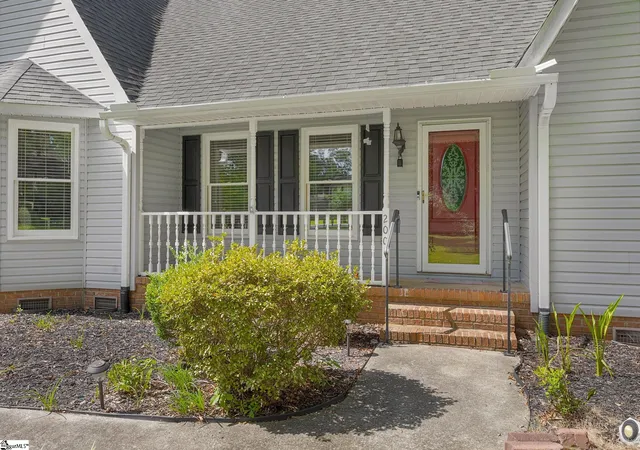 Photo 3 of Single family home for sale at 200 Wren Way, Simpsonville, SC 29681 | MLS# 1603541 | Listing updated on 2026-10-27