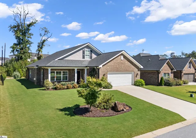 Photo 2 of Single family home for sale at 120 Silverlimb Ln, Taylors, SC 29687 | MLS# 1605495 | Listing updated on 2026-10-20