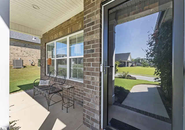 Photo 3 of Single family home for sale at 120 Silverlimb Ln, Taylors, SC 29687 | MLS# 1605495 | Listing updated on 2026-10-20