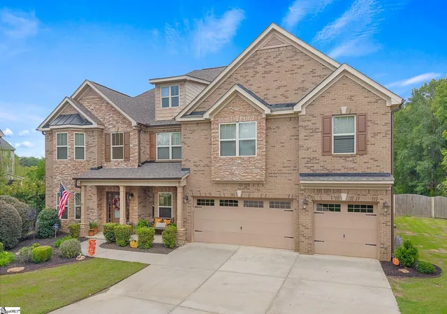 Photo 1 of Single family home for sale at 15 Huntingtower Ln, Simpsonville, SC 29681 | MLS# 1605473 | Listing updated on 2026-10-01