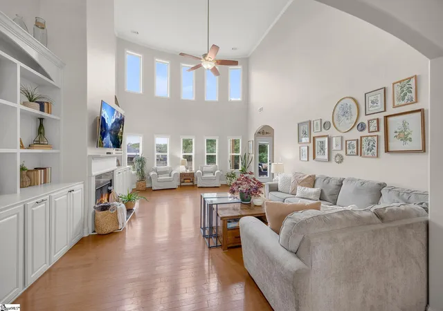 Photo 2 of Single family home for sale at 15 Huntingtower Ln, Simpsonville, SC 29681 | MLS# 1605473 | Listing updated on 2026-10-01