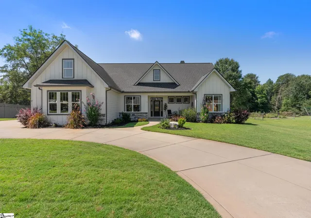 Photo 1 of Single family home for sale at 17 Joan Dr, Taylors, SC 29687 | MLS# 1604150 | Listing updated on 2026-09-18