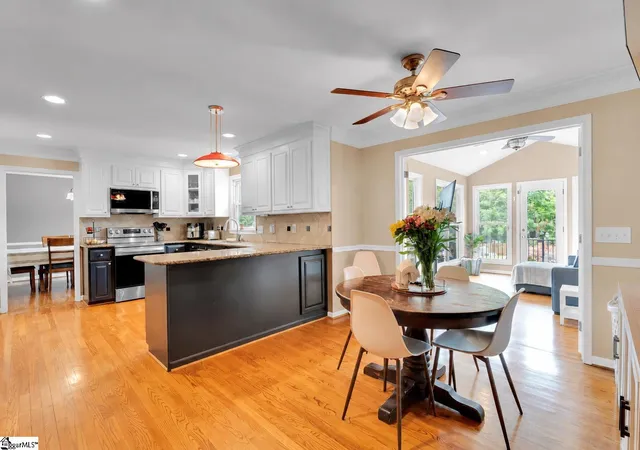 Photo 3 of Single family home for sale at 427 Longstreet Dr, Greer, SC 29650 | MLS# 1600176 | Listing updated on 2026-10-09