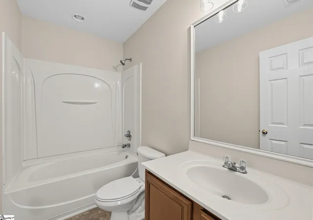 Photo 14 of Townhouse for sale at 401 Woodbark Ct, Mauldin, SC 29662 | MLS# 1603867 | Listing updated on 2026-10-22